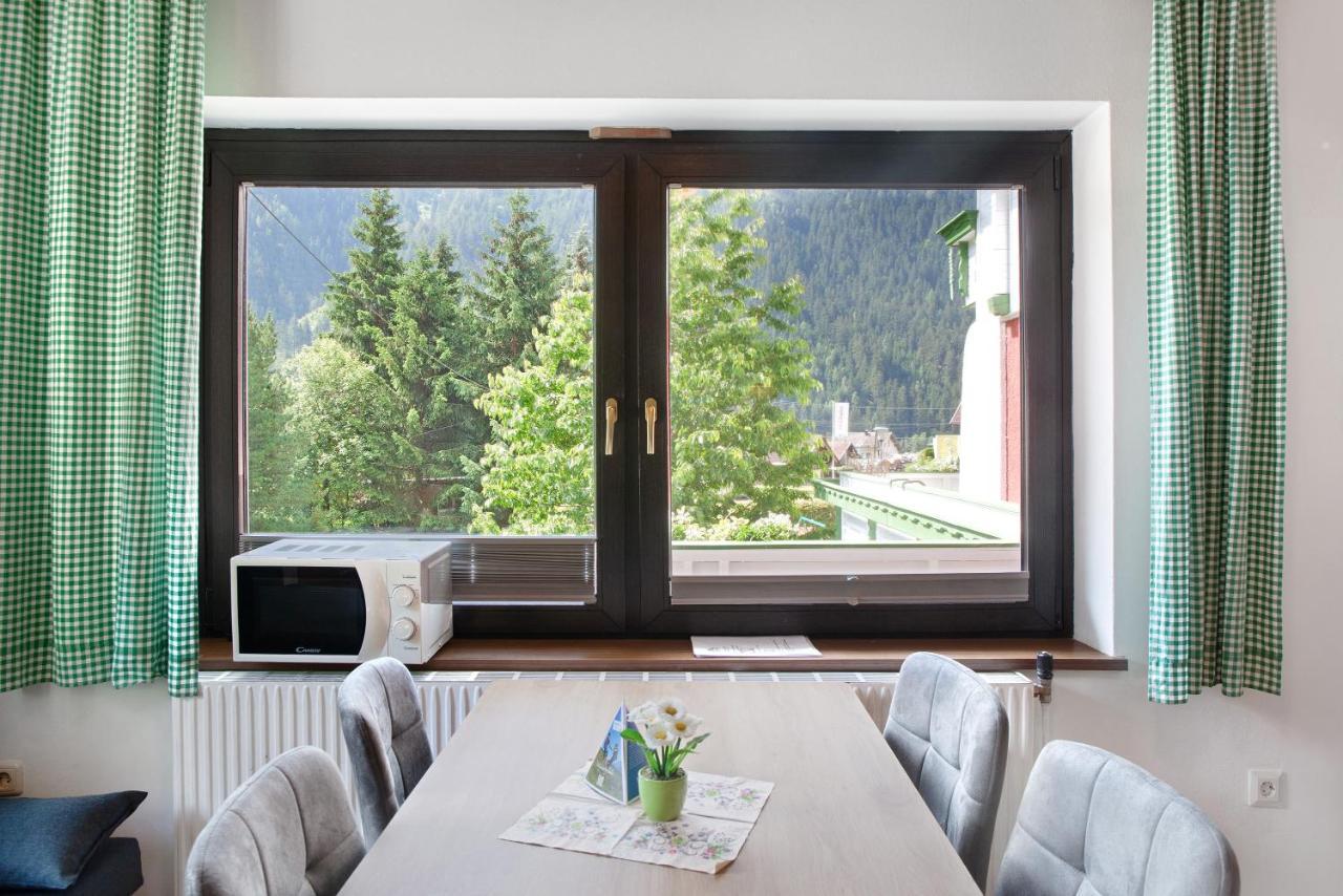 Aparthotel Flying Hirsch Stall Exterior foto